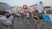 thumbnail of medium 44. OBERBANK Toscanalauf trotzt dem Regen