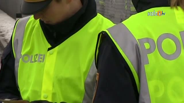 Schwerpunktkontrollen bei der Autobahnauffahrt Regau - Polizeischüler im Einsatz