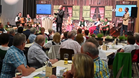 thumbnail of medium Bezirkskulturfest in der Attergau Halle